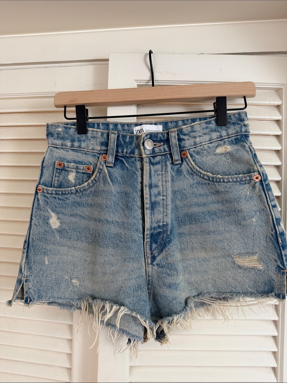 Zara Light Wash Frayed Denim Shorts